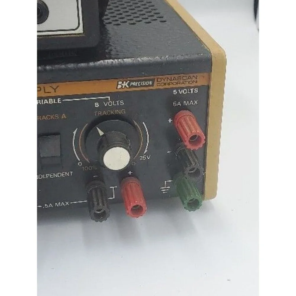 BK PRECISION 1650 Tri Output Power Supply & 2830 Digital Multimeter Dynascan - Picture 3 of 11